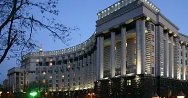 Зеленский проводит закрытую встречу с фракцией "Слуга Народа": телефоны забирают у входа