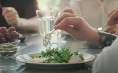 Так робили наші бабусі: як зберегти їжу теплою під час відключення світла – простий лайфхак