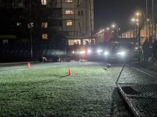 Попри війну та блекаут: що вигадали батьки, щоб їхні діти могли зіграти у футбол (відео підкорило Мережу)