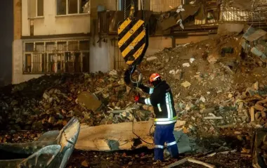 В Тернополе третьи сутки продолжается разбор завалов после удара РФ: до сих пор ищут 16 человек