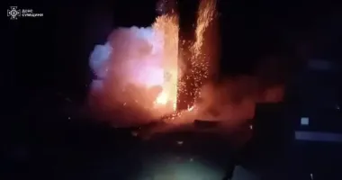 Росіяни атакували підприємство на Сумщині: виникла пожежа