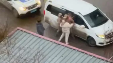 Військовому зламали ногу – Полтавський ТЦК заявив про напад жінок на його працівників