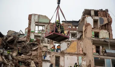 Russian attack on Ternopil. Bodies of woman and two children recovered from rubble