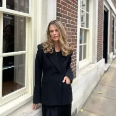 Ольга Фреймут показала, как с дочкой-копией поразвлекалась на концерте "Гомона" в Лондоне