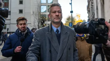 Просував російські наративи за гроші. Британський топполітик Гілл отримав тюремний термін