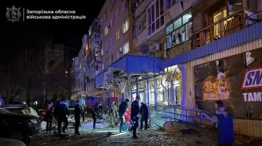 Россияне атаковали Запорожье: есть пострадавшие, повреждены магазин и дома