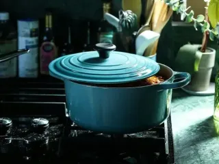 Чи треба накривати каструлю кришкою, коли вариться суп, чи ні: остаточна відповідь кухарів