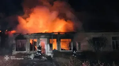 На Чернігівщині російські дрони влучили по центру дитячої творчості і житлових будинкахфото наслідків