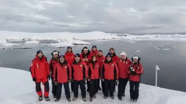 Пінгвіни-колядники, ялинка і кутя: полярники 30-ї експедиції розповіли про Різдво на станції "Вернадський"