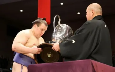 Виграв Кубок Імператора: українець Явгусишин здобув головний трофей японського сумо (відео)