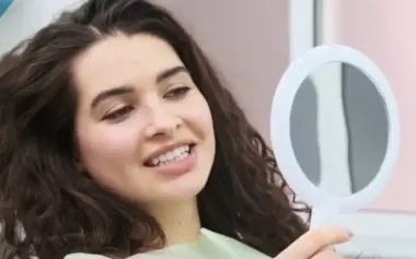 Они всегда есть в холодильнике: 5 продуктов, которые помогут избавиться от неприятного запаха изо рта