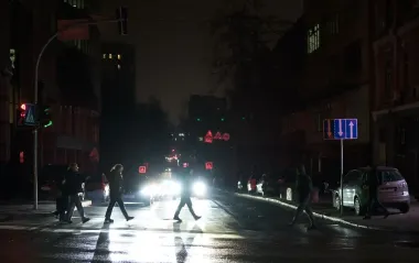 Як рухатися в темряві: 14 правил для водіїв і пішоходів під час відключення світла