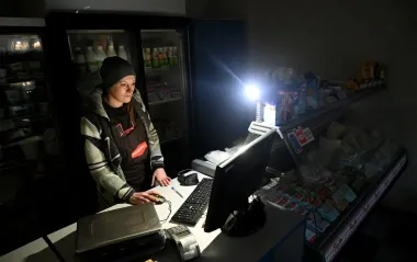 Світло за графіком. Як працюють черги відключень і хто в них не входить: пояснення ДТЕК