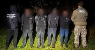 На Закарпатье задержаны трое мужчин, которые в сопровождении проводника пытались незаконно попасть в Румынию