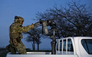 Київ під масованим ракетним ударом: лунають потужні вибухи, працює ППО