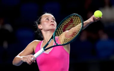 Костюк з чотирилапим "асистентом" розпочала підготовку до сезону: кумедні кадри потрапили на відео