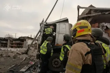 Спасатели показали огромную воронку после удара по Киеву: количество пострадавших выросло