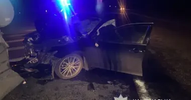 В Одесской области автомобиль Toyota Camry влетел в отбойник: погиб водитель