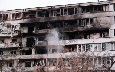 Атака РФ на Київ. У багатоповерхівці під завалами може бути людина, - ДСНС