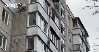 После ночной атаки РФ в Киеве жители мастерили "канаты" из одеял, чтобы спастись