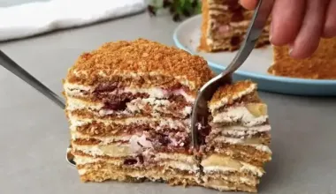 Медовик с вишней: торт, который подарит настоящее наслаждение вкусом, рецепт