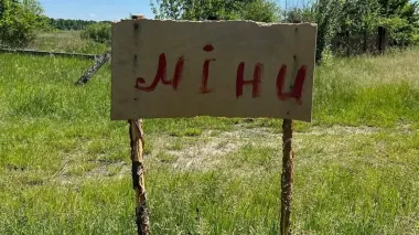 Humanitarian Demining Center pays UAH 4.476 mln to farmer for clearing 1,150 ha in Kherson region