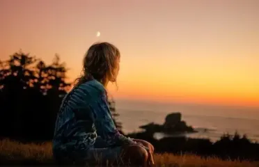 Гороскоп на сьогодні 26 листопада: спілкування Овнів, самоаналіз Раків та романтика Водоліїв