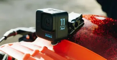 Дайвер опустив GoPro на дно океану і знайшов істоту, яку не можуть ідентифікувати експерти — відео