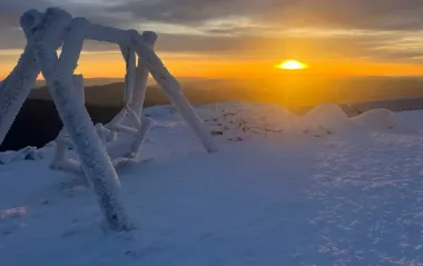 Карпаты накрыл шторм и густой туман: спасатели предупреждают туристов об опасности