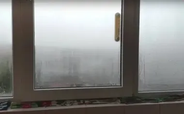 Вечірній сюрприз на ваших вікнах: як назавжди позбутися конденсату і цвілі