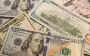 Долар дешевшає, євро йде вгору: який курс в обмінниках