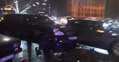 В Киеве пьяный водитель Porsche совершил ДТП и устроил драку со стрельбой