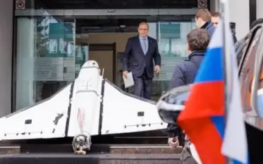 Downed drone was placed in front of Foreign Ministry building in Moldova during Russian ambassador’s visit to deliver note of protest. PHOTO