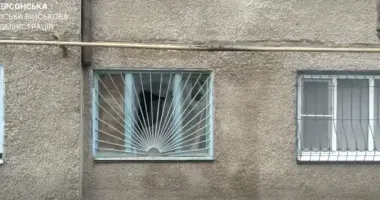 Повреждены многоэтажки: в ГВА показали последствия обстрела Херсона