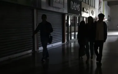 У трьох областях аварійно вимикають світло: в чому причина