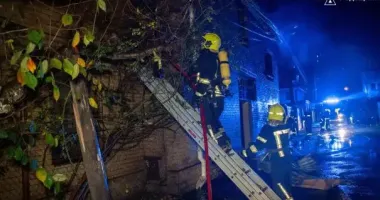 В Одессе загорелся жилой дом: спасатели показали видео