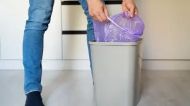 Как избавиться от запаха от мусорного ведра навсегда: простой и действенный лайфхак