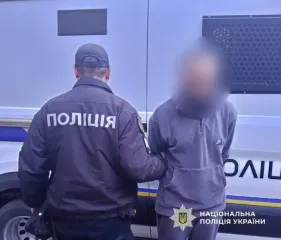 Ґвалтував та знімав на відео: в Одесі затримали чоловіка, що роками знущався з малолітньої племінниці