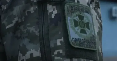 Бегство в Молдову на матрасе: пограничники спасли мужчину из Днестра