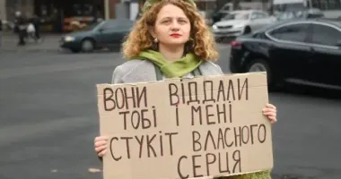 Одеса перша в Україні вмикає "червоний" сигнал світлофору під час хвилини мовчання