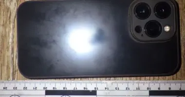 У Києві на Троєщині чоловік, погрожуючи розправою, пограбував таксиста