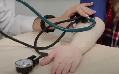 Тиск підскочить миттєво: звичка, яка може призвести до гіпертонії