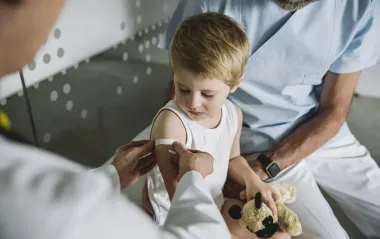 В Україні стартує мобільна вакцинація дітей від кору у віддалених громадах: як знайти медиків