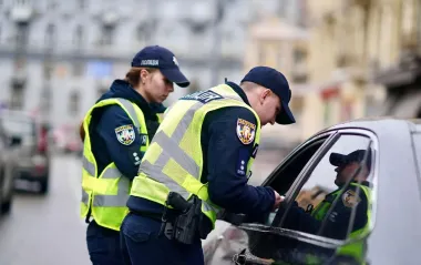 На лівому березі Києва після обстрілу РФ перекрили одну з ключових магістралей