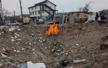 Побиті будинки, перекинуті авто та вогонь з-під землі: репортаж РБК-Україна з Київщини