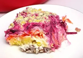 Не готовьте "Селедку под шубой", пока не прочтете об этих пяти роковых ошибках: иначе есть салат будет невозможно