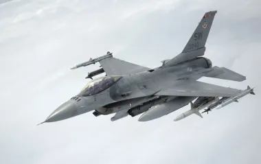 Истребитель F-16 перехватил гражданский самолет в районе резиденции Трампа в США
