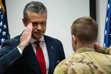 "Таємниця Вашингтона". Що відомо про розкол у команді Трампа