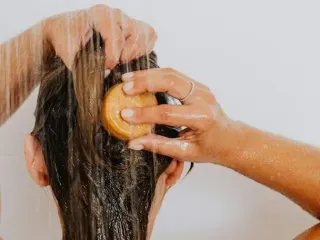Чем мыть голову, чтобы волосы оставались чистыми до 7 дней: полезные советы трихологов