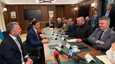 Ukraine's elections timeline discussed at talks in Florida – WSJ